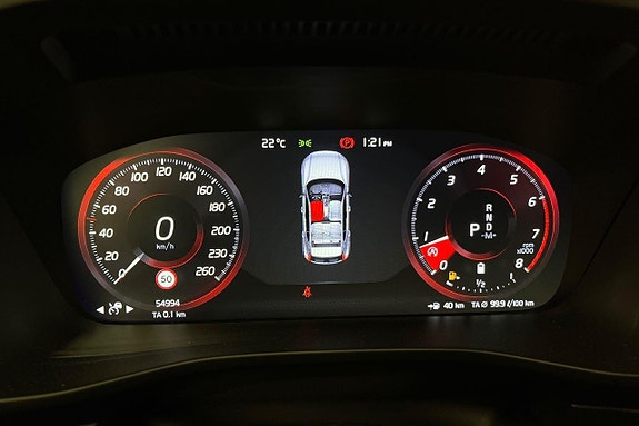 Volvo XC40 17 of 27