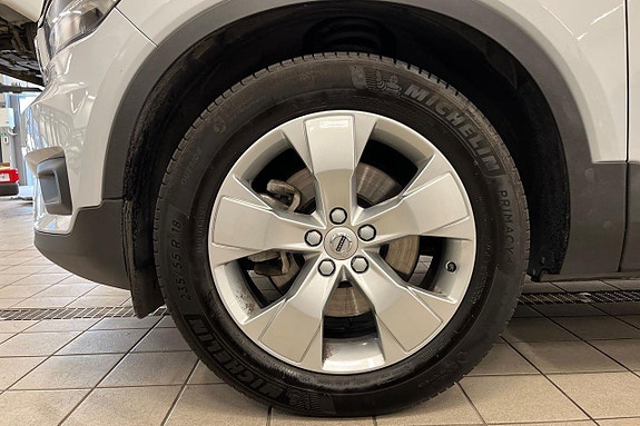 Volvo XC40 12 of 27