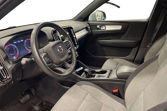 Volvo XC40 14 of 27