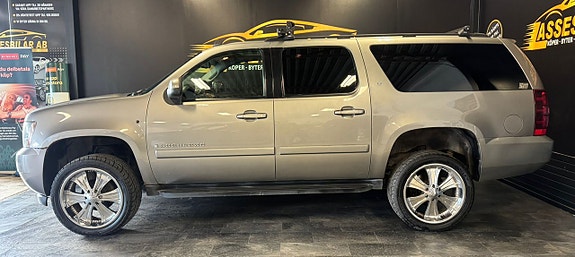 Chevrolet Suburban 8 of 24