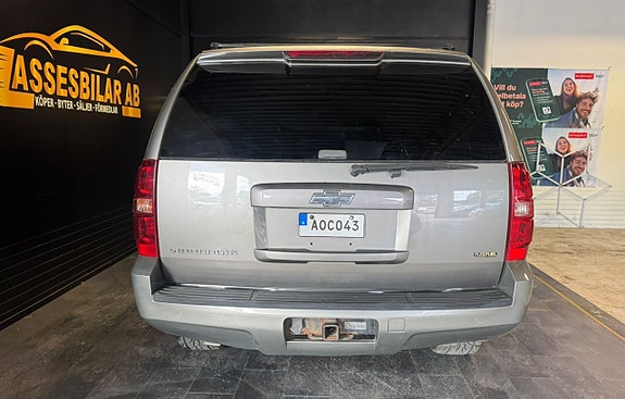 Chevrolet Suburban 10 of 24