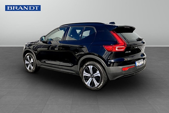 Volvo XC40 2 of 5