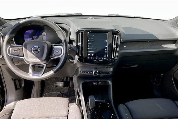 Volvo XC40 4 of 5
