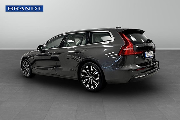 Volvo V60 2 of 5