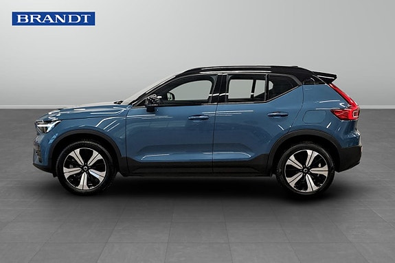 Volvo XC40 3 of 5