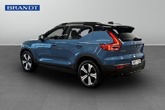 Volvo XC40 2 of 5