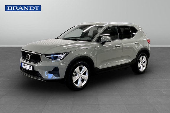 Volvo XC40 2 of 5