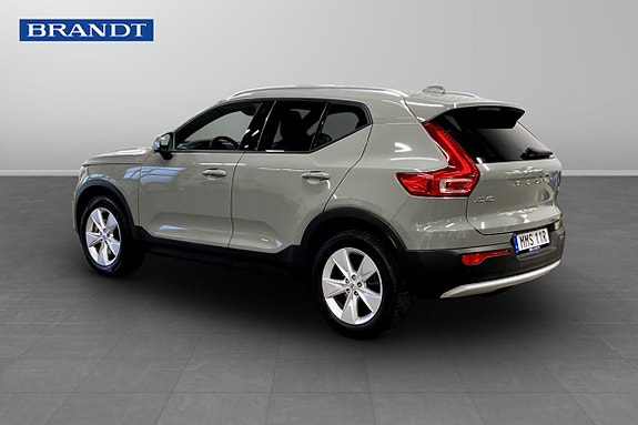 Volvo XC40 4 of 5