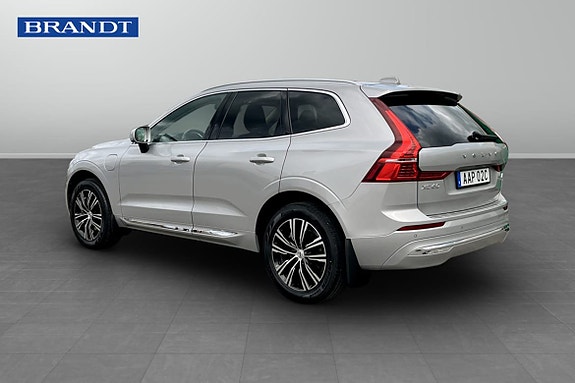 Volvo XC60 2 of 5