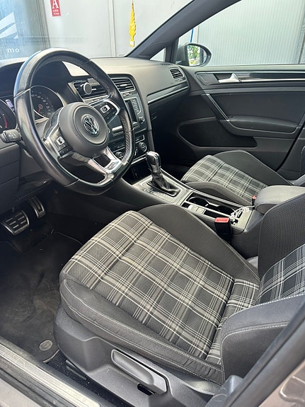 Volkswagen Golf VII 5 of 5