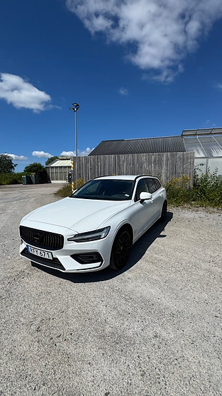 Volvo V60 2 of 21