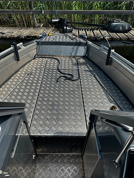 Silver Shark BRX (2017) | Honda 115hp | LiveScope LVS34 | Bålsta boggietrailer 9 of 13