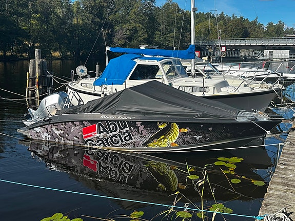 Silver Shark BRX (2017) | Honda 115hp | LiveScope LVS34 | Bålsta boggietrailer 2 of 13