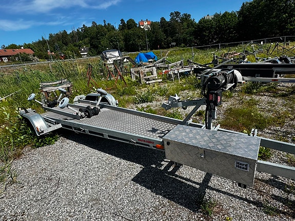 Silver Shark BRX (2017) | Honda 115hp | LiveScope LVS34 | Bålsta boggietrailer 6 of 13