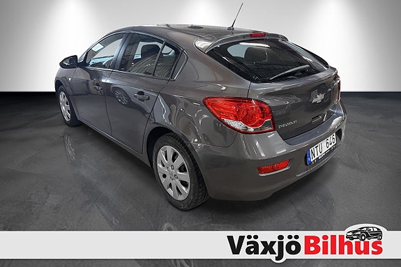 Chevrolet Cruze 3 of 8