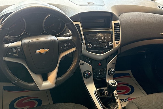 Chevrolet Cruze 5 of 8
