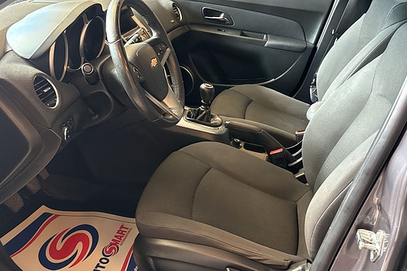 Chevrolet Cruze 7 of 8
