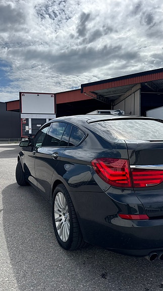 BMW 530d 4 of 5