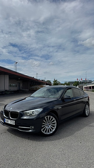 BMW 530d 2 of 5
