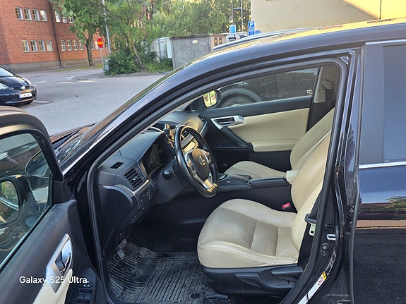 Lexus CT200h 5 of 5