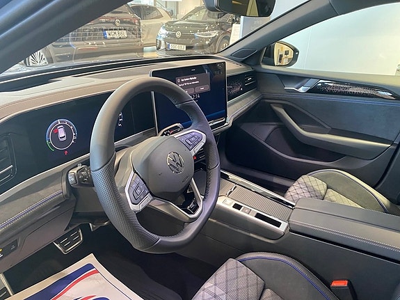 Volkswagen Passat 3 of 5
