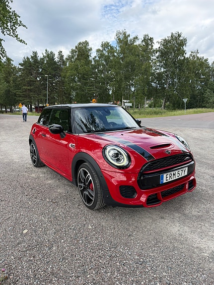 MINI John Cooper Works 2 of 5