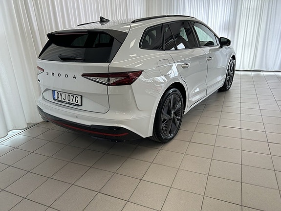 Skoda Enyaq RS 3 of 5