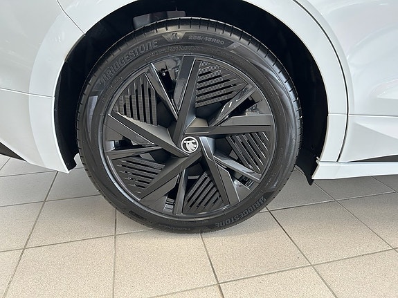 Skoda Enyaq RS 4 of 5