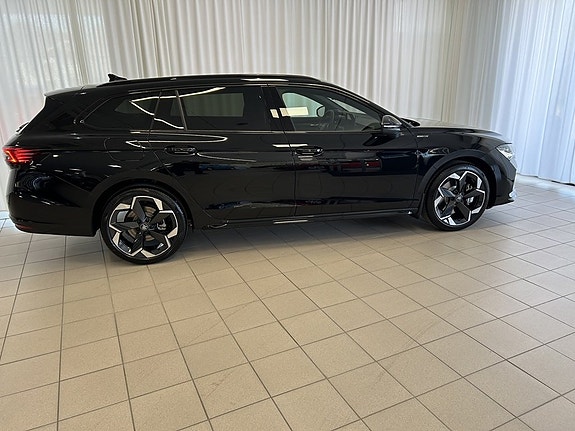 Skoda Superb 2 of 5