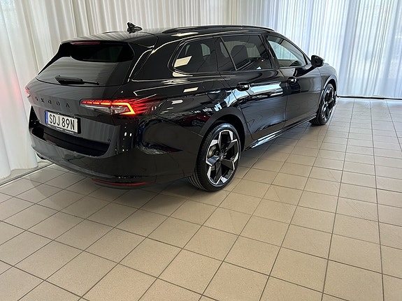Skoda Superb 3 of 5