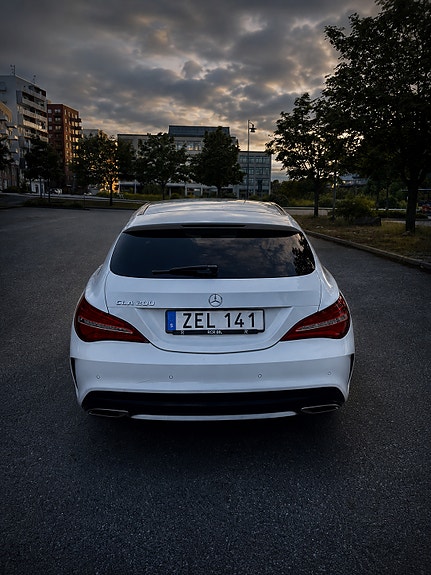 Mercedes-Benz CLA200 3 of 5