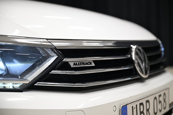 Volkswagen Passat Alltrack 12 of 29