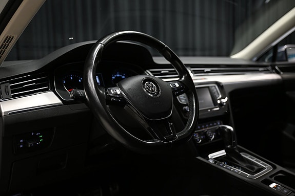 Volkswagen Passat Alltrack 13 of 29
