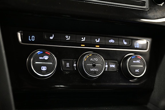Volkswagen Passat Alltrack 24 of 29