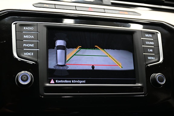 Volkswagen Passat Alltrack 16 of 29