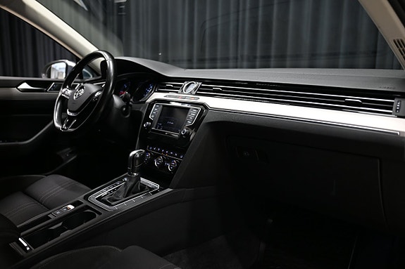 Volkswagen Passat Alltrack 27 of 29