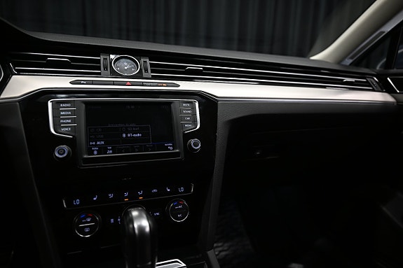 Volkswagen Passat Alltrack 18 of 29