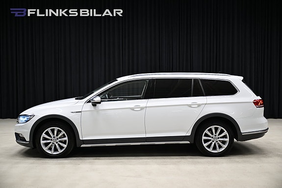 Volkswagen Passat Alltrack 2 of 5