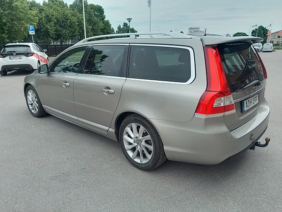 Volvo V70 4 of 5