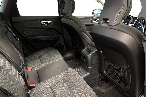 Volvo XC60 11 of 23