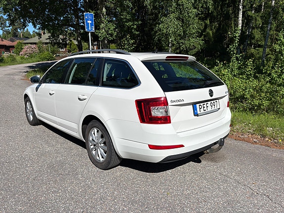 Skoda Octavia 3 of 5