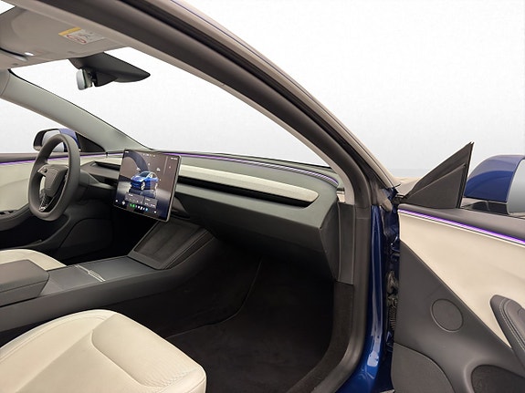 Tesla Model 3 11 of 30