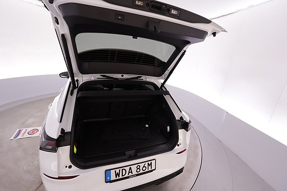 Volkswagen T-Roc 10 of 27