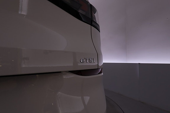 Volkswagen T-Roc 12 of 27