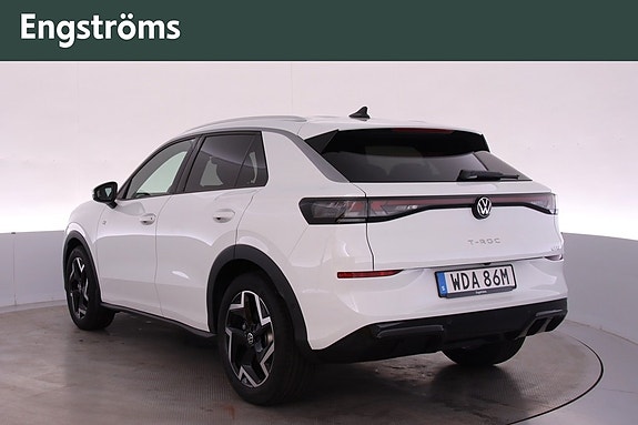 Volkswagen T-Roc 4 of 5