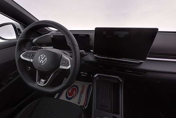 Volkswagen T-Roc 8 of 27