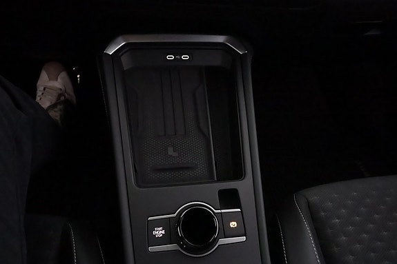 Volkswagen T-Roc 17 of 27