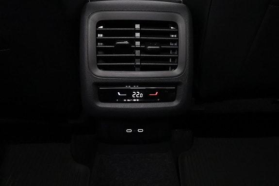 Volkswagen T-Roc 27 of 27