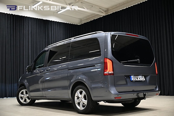 Mercedes-Benz V250 4 of 5