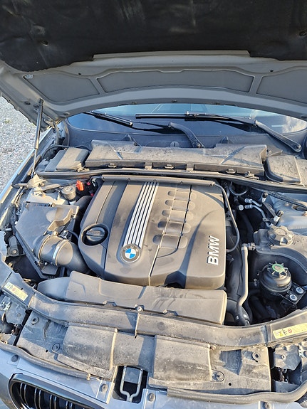 BMW 330d 6 of 8